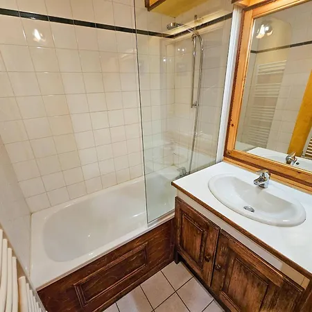 Bien Situe Pour 4 Avec Cuisine, Proche Pistes Et Commerces - Fr-1-452-245 Saint-Martin-de-Belleville